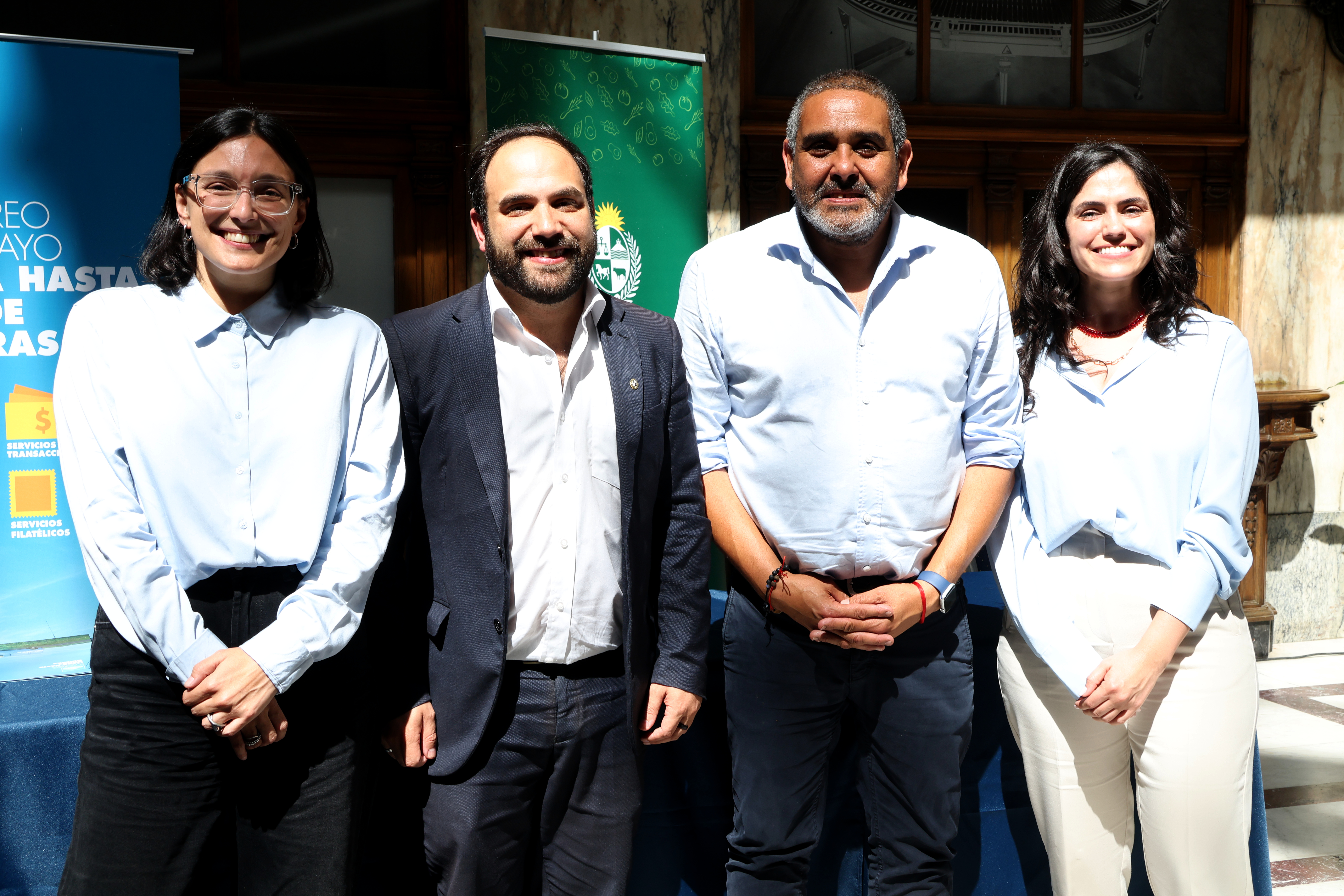 En el hall del Palacio de Correos autoridades de Correo Uruguayo y del Instituto Nacional de Alimentación firmaron un acuerdo en el que se concreta una alianza estratégica entre ambas instituciones, a través de la cual se articularan esfuerzos para desarrollar capacidades y mejorar políticas públicas vinculadas a la seguridad y soberanía alimentaria.