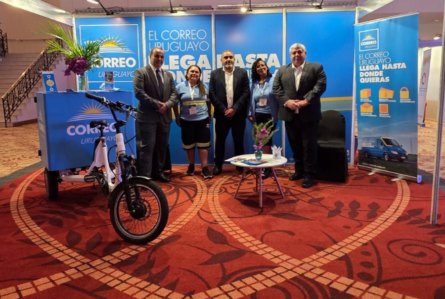 En el marco del Congreso Internacional de Comercio Exterior, Correo Uruguayo realizó el lanzamiento de un sello personalizado conmemorativo por el nonagésimo aniversario de la Asociación de Despachantes de Aduana del Uruguay (ADAU).