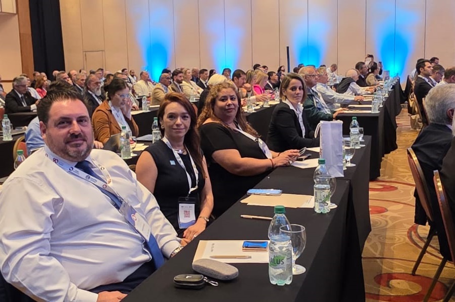 En el marco del Congreso Internacional de Comercio Exterior, Correo Uruguayo realizó el lanzamiento de un sello personalizado conmemorativo por el nonagésimo aniversario de la Asociación de Despachantes de Aduana del Uruguay (ADAU).