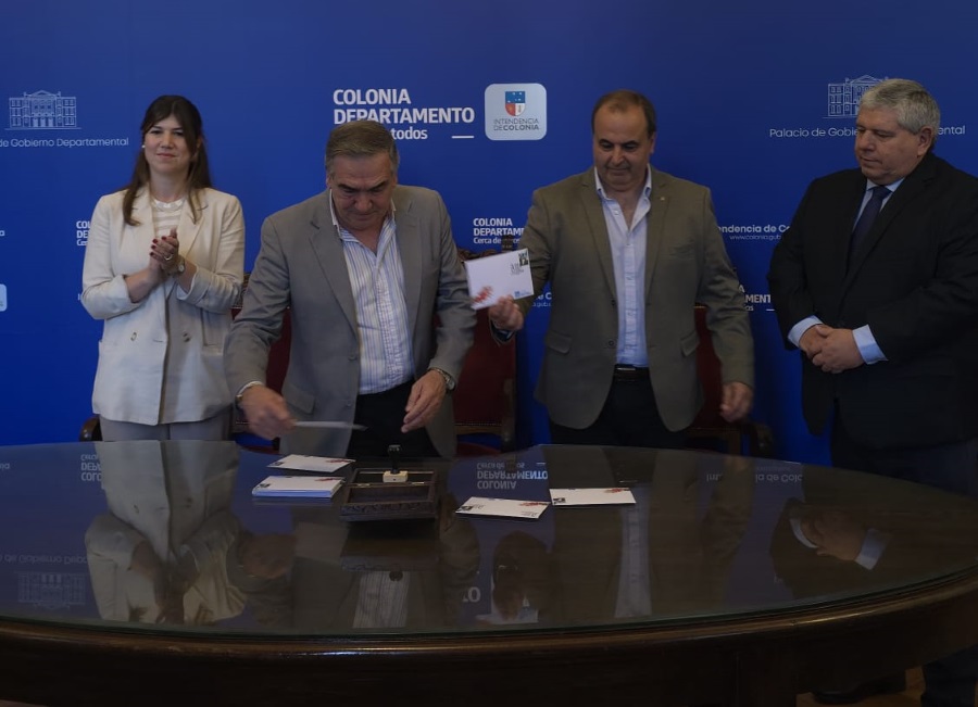 En el marco del trigésimo aniversario de la declaración del Barrio Histórico de Colonia del Sacramento como Patrimonio Mundial de la Humanidad por la UNESCO, Correo Uruguayo presentó un sello personalizado en homenaje a este relevante acontecimiento