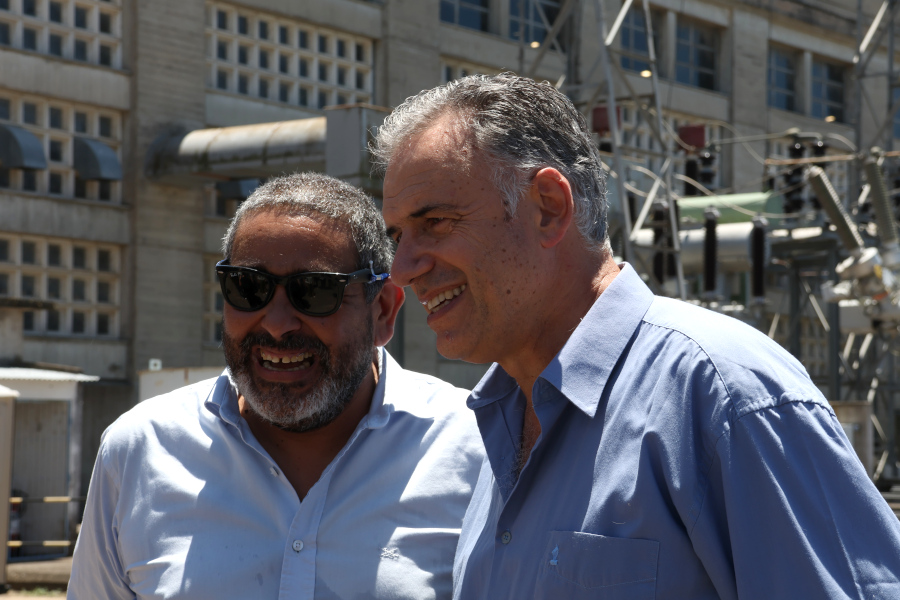 Con la presencia del presidente de la república, Yamandú Orsi, Correo Uruguayo presentó un sello personalizado conmemorativo por el octogésimo aniversario de de la Central Hidroeléctrica de Rincón del Bonete.