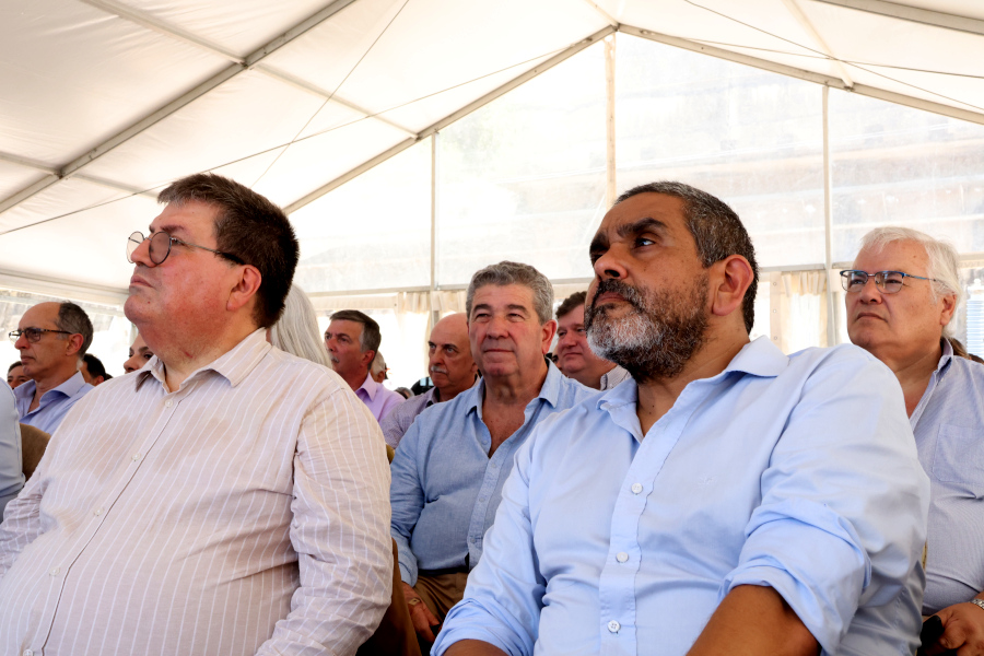 Con la presencia del presidente de la república, Yamandú Orsi, Correo Uruguayo presentó un sello personalizado conmemorativo por el octogésimo aniversario de de la Central Hidroeléctrica de Rincón del Bonete.