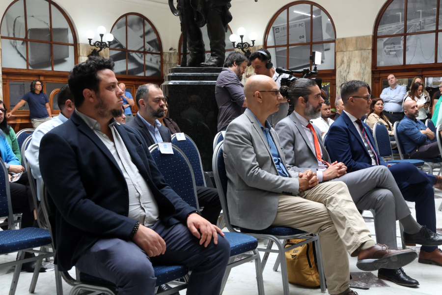 A través de un acuerdo firmado en el Palacio de Correos, Correo Uruguayo pondrá a disposición de ASSE su plataforma logística y su Red Nacional Postal para el diseño y ejecución de soluciones integrales, como ser la gestión de la cadena de suministro, distribución y trazabilidad de medicamentos, servicios de comunicación física y digital y servicios financieros básicos.