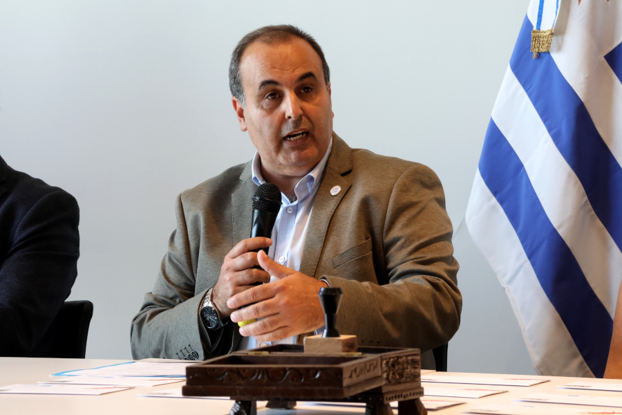 En un acto realizado en la sede del Comisión Administradora del Río Uruguay (CARU), Correo Uruguayo lanzó el sello conmemorativo por el quincuagésimo aniversario del Puente Internacional Gral. José Gervasio Artigas, que une las ciudades hermanas de Paysandú y Colón.