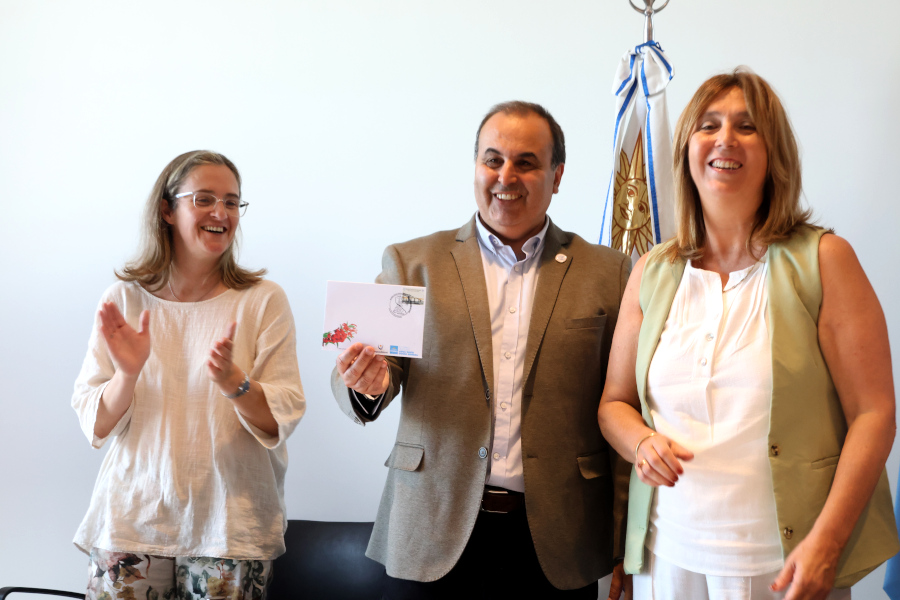 En un acto realizado en la sede del Comisión Administradora del Río Uruguay (CARU), Correo Uruguayo lanzó el sello conmemorativo por el quincuagésimo aniversario del Puente Internacional Gral. José Gervasio Artigas, que une las ciudades hermanas de Paysandú y Colón.