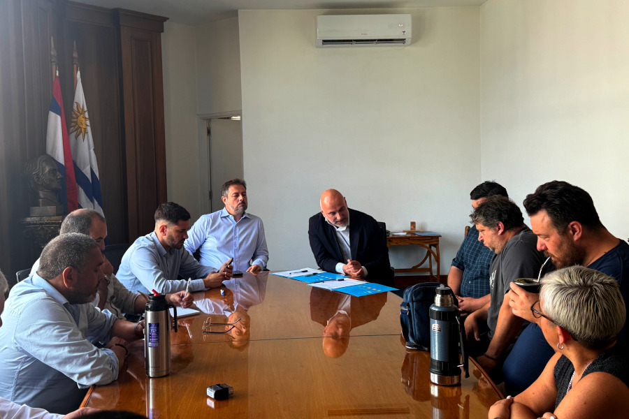 En un acto de gran significación para el futuro del Correo Uruguayo, este miércoles 11 de diciembre se firmó un Memorando de Entendimiento entre los designados por el Directorio de la Administración Nacional de Correos (ANC) y la Asociación de Funcionarios Postales del Uruguay (AFPU).