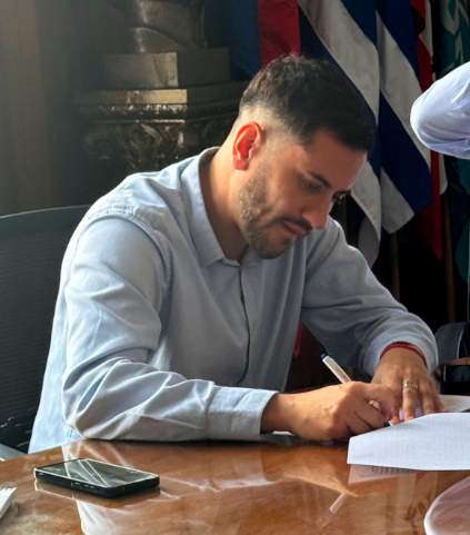 En un acto de gran significación para el futuro del Correo Uruguayo, este miércoles 11 de diciembre se firmó un Memorando de Entendimiento entre los designados por el Directorio de la Administración Nacional de Correos (ANC) y la Asociación de Funcionarios Postales del Uruguay (AFPU).