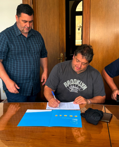 En un acto de gran significación para el futuro del Correo Uruguayo, este miércoles 11 de diciembre se firmó un Memorando de Entendimiento entre los designados por el Directorio de la Administración Nacional de Correos (ANC) y la Asociación de Funcionarios Postales del Uruguay (AFPU).