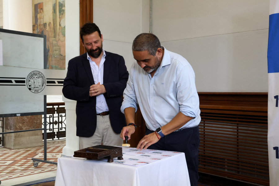 Correo Uruguayo realizó el lanzamiento del sello conmemorativo por los 150 años de la Facultad de Medicina