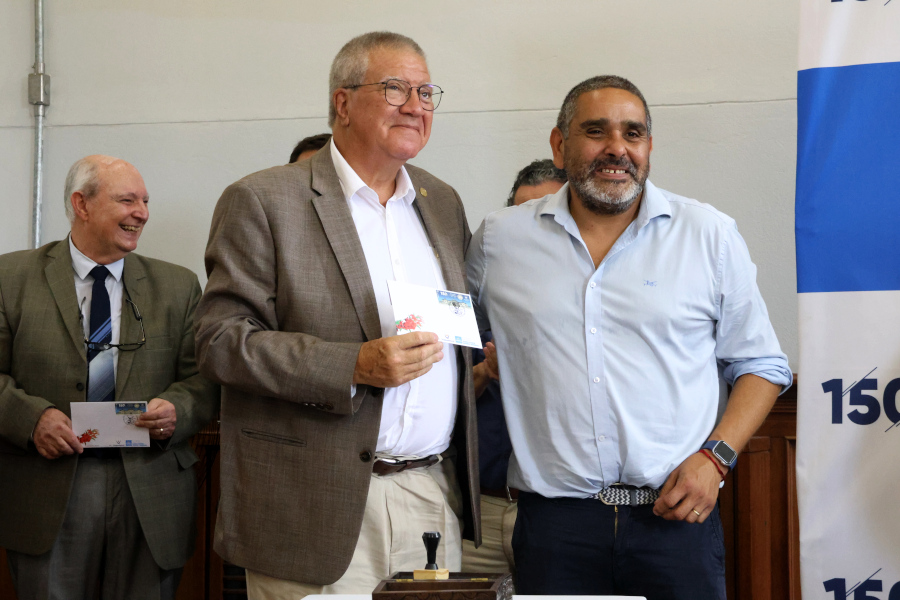 Correo Uruguayo realizó el lanzamiento del sello conmemorativo por los 150 años de la Facultad de Medicina