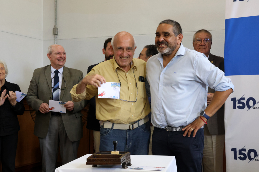 Correo Uruguayo realizó el lanzamiento del sello conmemorativo por los 150 años de la Facultad de Medicina