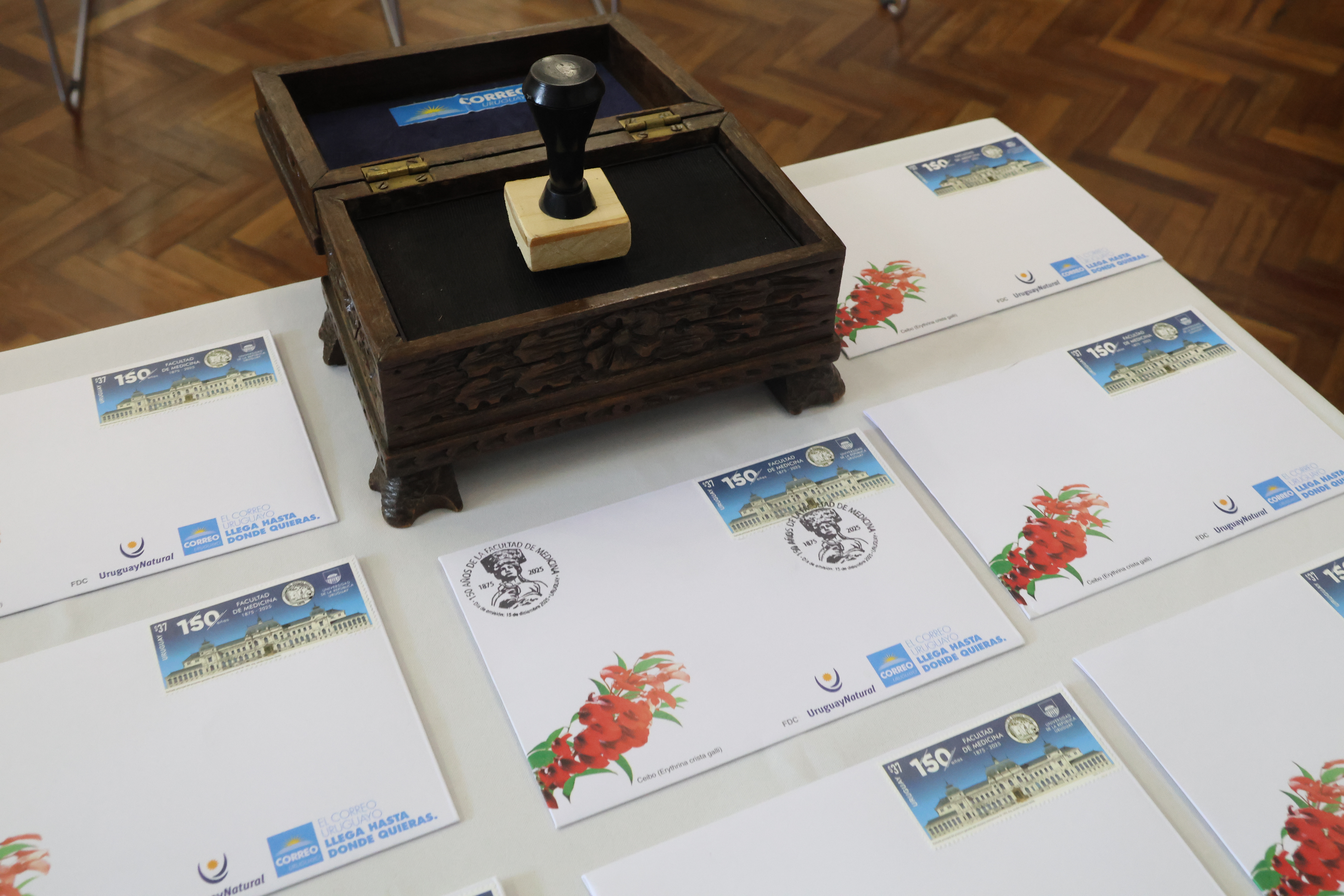 Correo Uruguayo realizó el lanzamiento del sello conmemorativo por los 150 años de la Facultad de Medicina