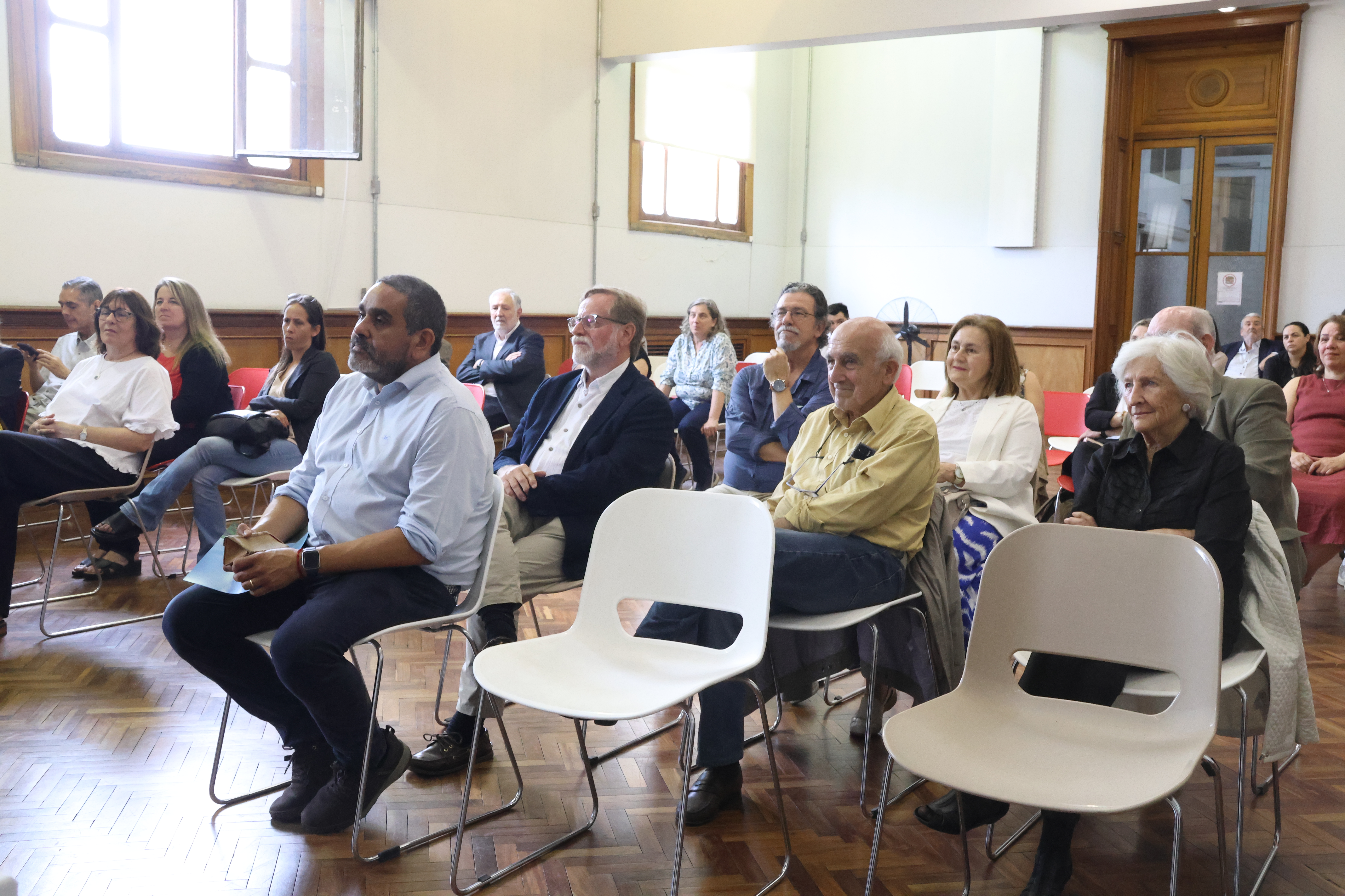 Correo Uruguayo realizó el lanzamiento del sello conmemorativo por los 150 años de la Facultad de Medicina
