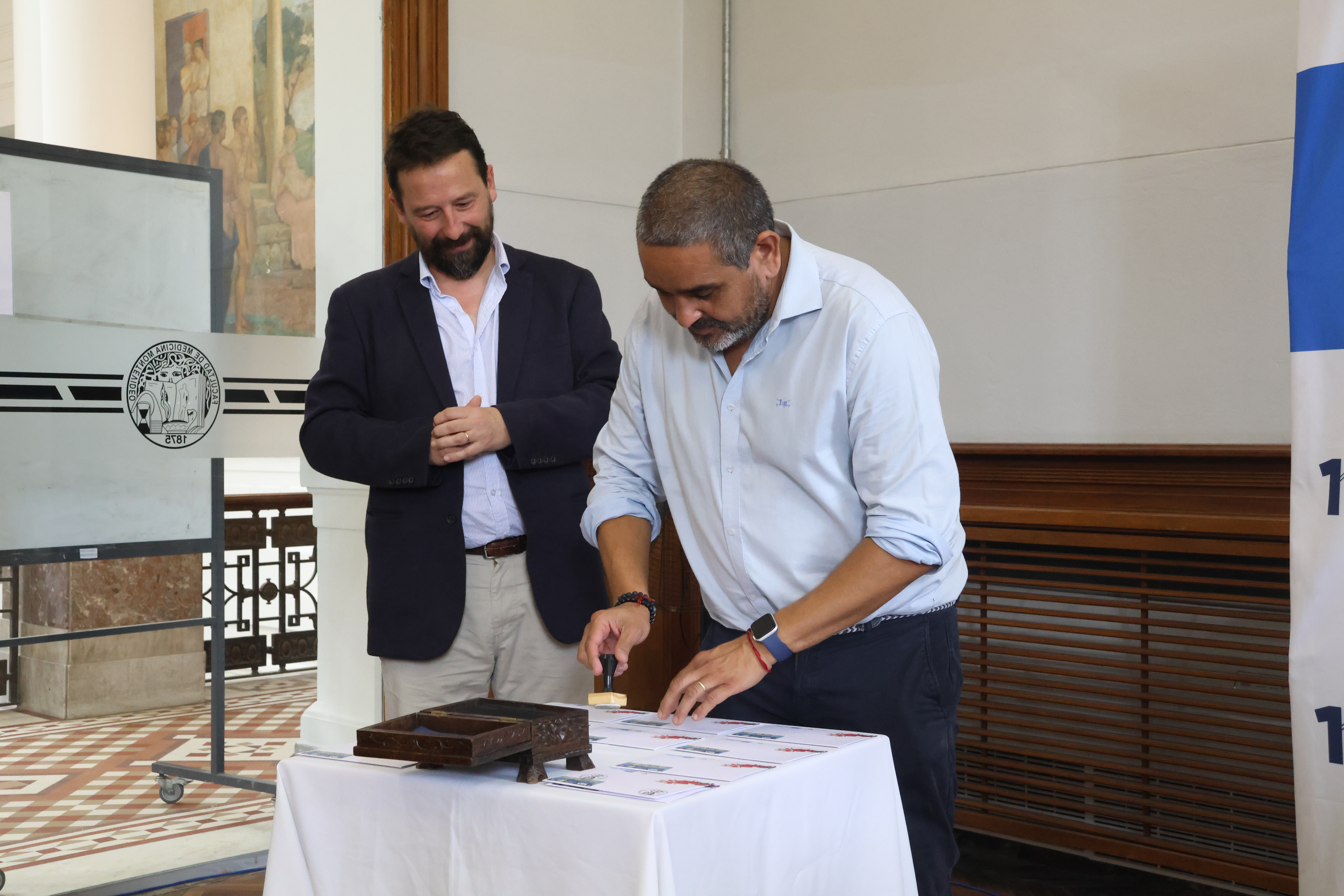 Correo Uruguayo realizó el lanzamiento del sello conmemorativo por los 150 años de la Facultad de Medicina