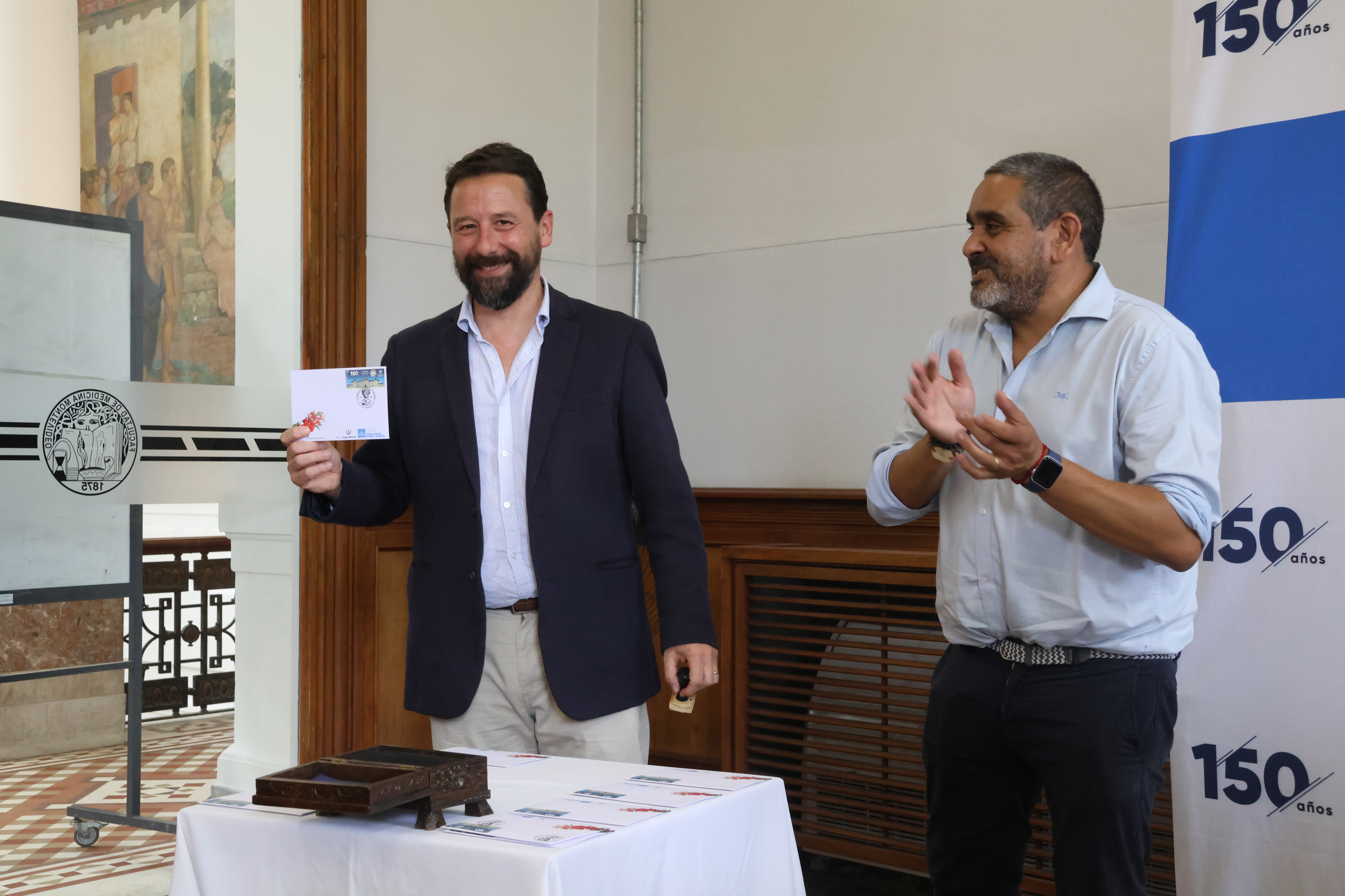 Correo Uruguayo realizó el lanzamiento del sello conmemorativo por los 150 años de la Facultad de Medicina