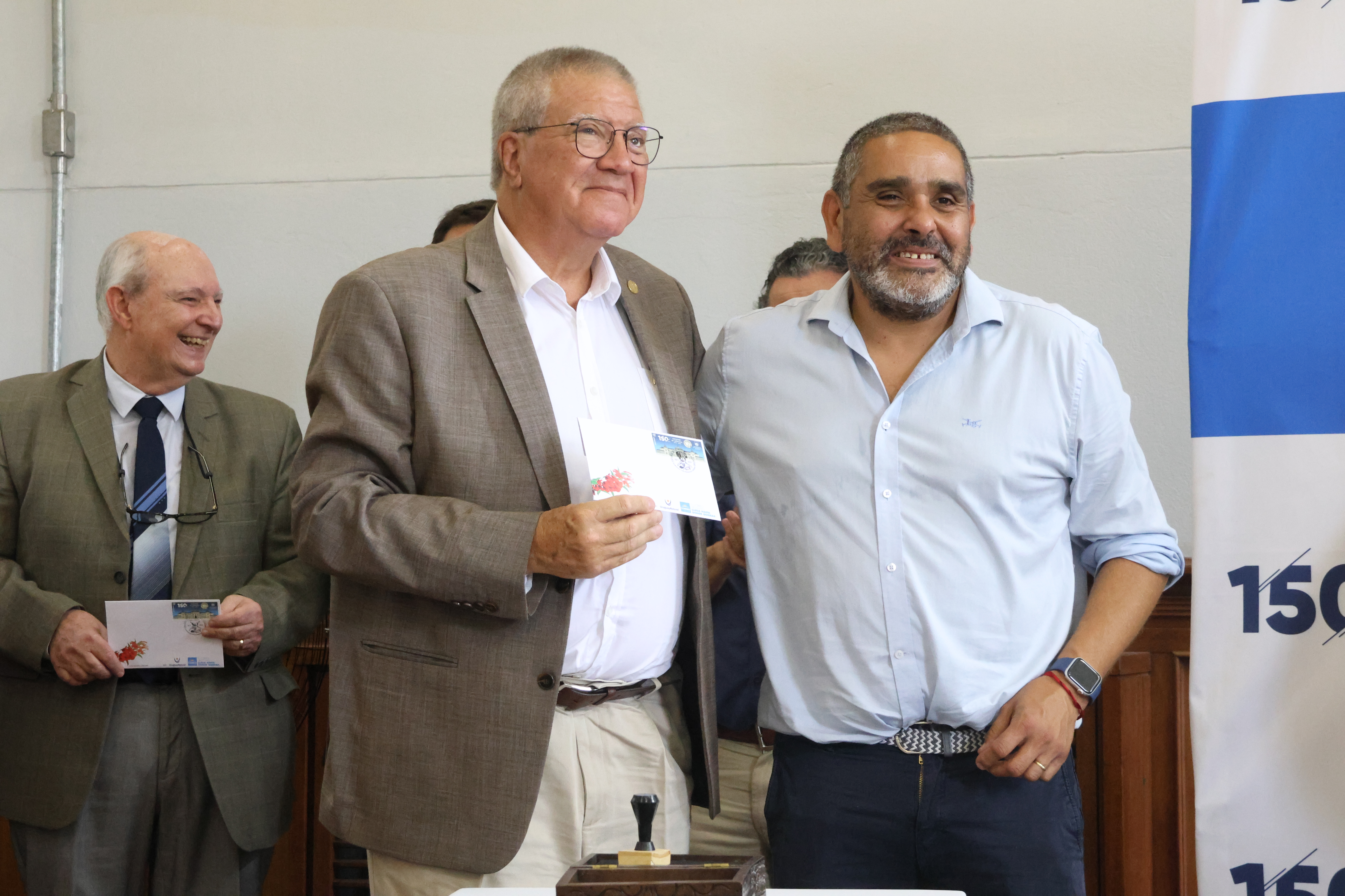 Correo Uruguayo realizó el lanzamiento del sello conmemorativo por los 150 años de la Facultad de Medicina