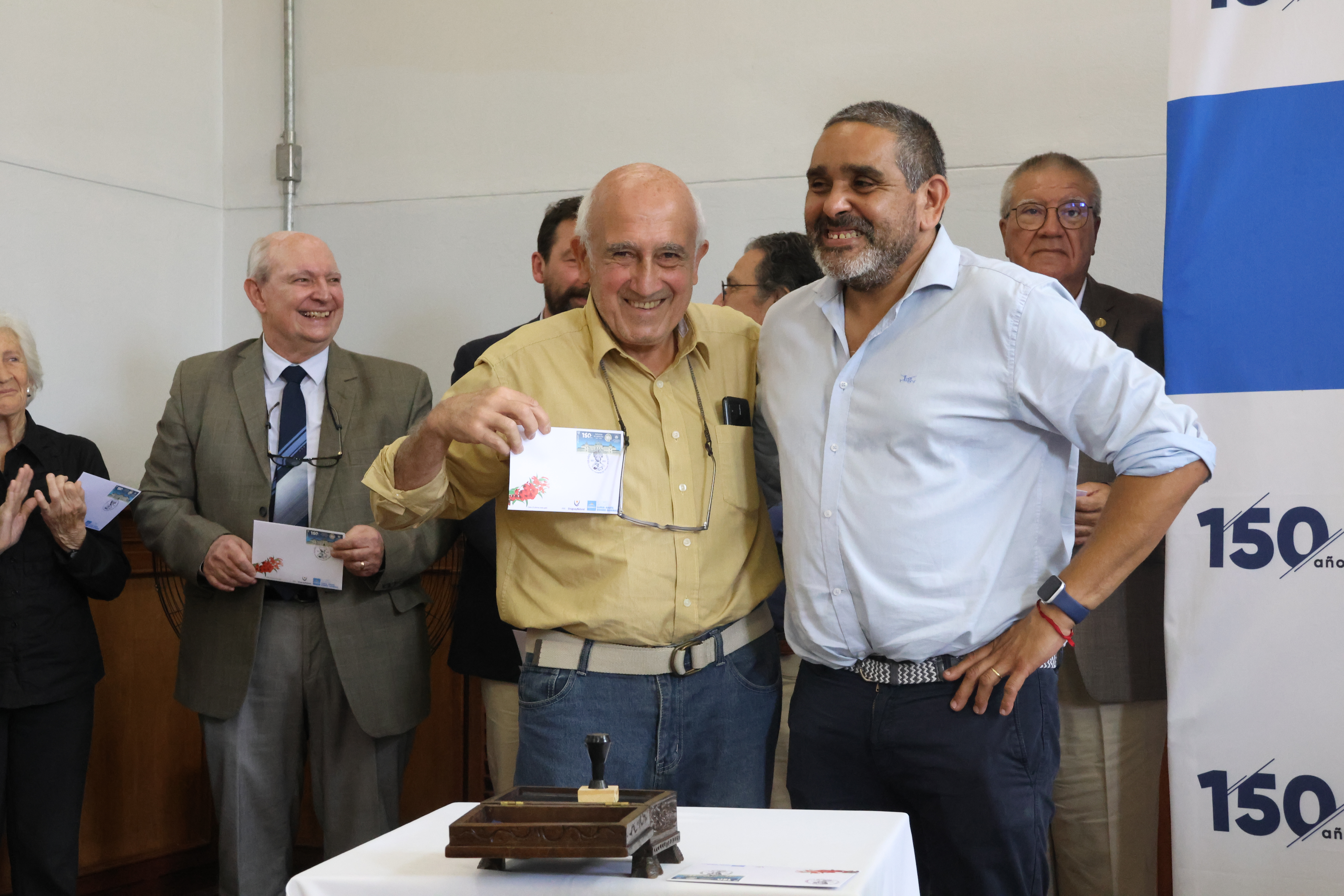 Correo Uruguayo realizó el lanzamiento del sello conmemorativo por los 150 años de la Facultad de Medicina