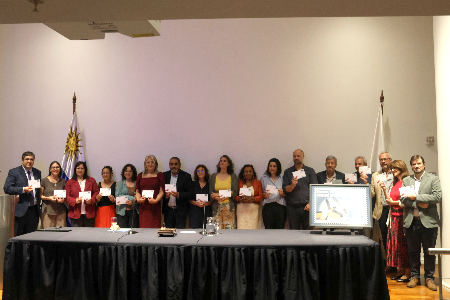 En un acto llevado a cabo en Torre Ejecutiva de Presidencia de la República, Correo Uruguayo realizó el lanzamiento del sello “Diciembre, mes de los derechos humanos”.