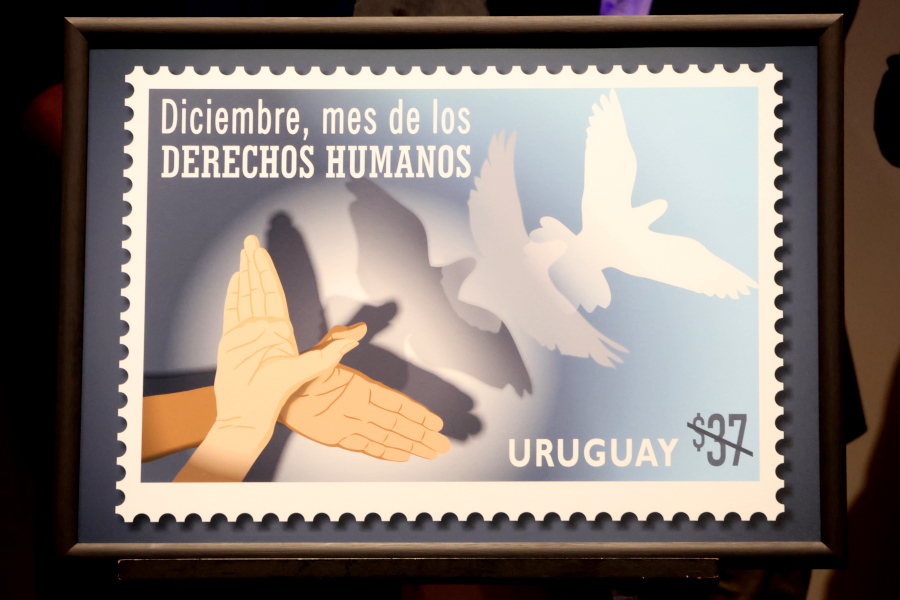 En un acto llevado a cabo en Torre Ejecutiva de Presidencia de la República, Correo Uruguayo realizó el lanzamiento del sello “Diciembre, mes de los derechos humanos”.
