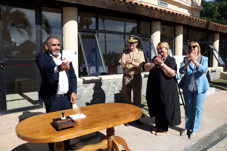 En el marco del nombramiento de la colonia de vacaciones del Parador Tajes como María Josefa Álamo de Suárez, Correo Uruguayo realizó el lanzamiento de un sello personalizado en homenaje a quien fuera esposa del presidente Joaquín Suárez y la encargada de bordar en 1828 el primer pabellón patrio.