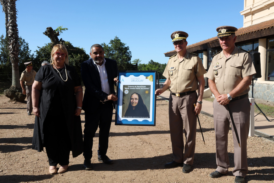 En el marco del nombramiento de la colonia de vacaciones del Parador Tajes como María Josefa Álamo de Suárez, Correo Uruguayo realizó el lanzamiento de un sello personalizado en homenaje a quien fuera esposa del presidente Joaquín Suárez y la encargada de bordar en 1828 el primer pabellón patrio.