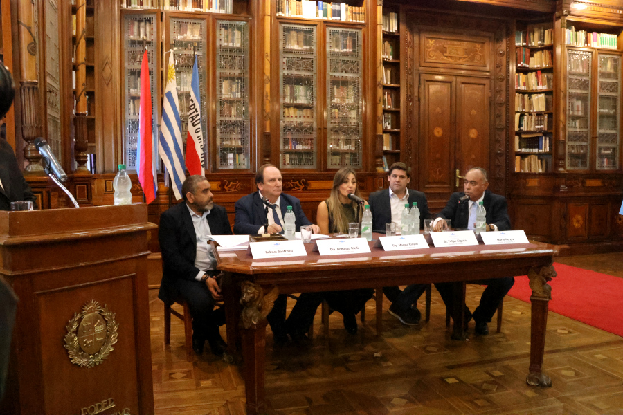En un acto que tuvo lugar en la biblioteca del Palacio Legislativo, Correo Uruguayo realizó el lanzamiento de un sello conmemorativo por el centésimo quincuagésimo aniversario de la fundación de la ciudad de Sarandí del Yí.