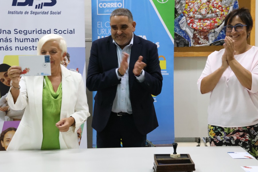 El 25 de febrero, en el Hall Central del Edificio Sede del BPS , Correo Uruguayo realizó la presentación del sello conmemorativo de la Estrategia Nacional de Salud Mental y Bienestar 2025-2030, realizado en base a la obra “La Dama Azul” del Taller Sala 12 del Hospital Vilardebó.