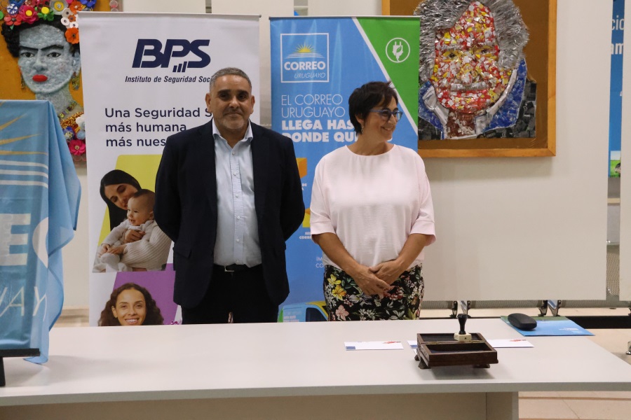 El 25 de febrero, en el Hall Central del Edificio Sede del BPS , Correo Uruguayo realizó la presentación del sello conmemorativo de la Estrategia Nacional de Salud Mental y Bienestar 2025-2030, realizado en base a la obra “La Dama Azul” del Taller Sala 12 del Hospital Vilardebó.