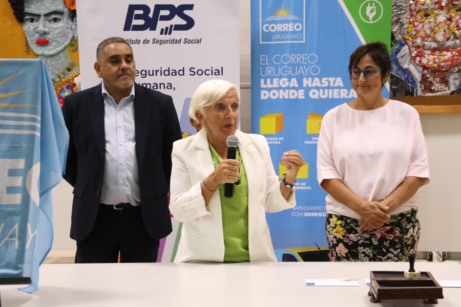 El 25 de febrero, en el Hall Central del Edificio Sede del BPS , Correo Uruguayo realizó la presentación del sello conmemorativo de la Estrategia Nacional de Salud Mental y Bienestar 2025-2030, realizado en base a la obra “La Dama Azul” del Taller Sala 12 del Hospital Vilardebó.