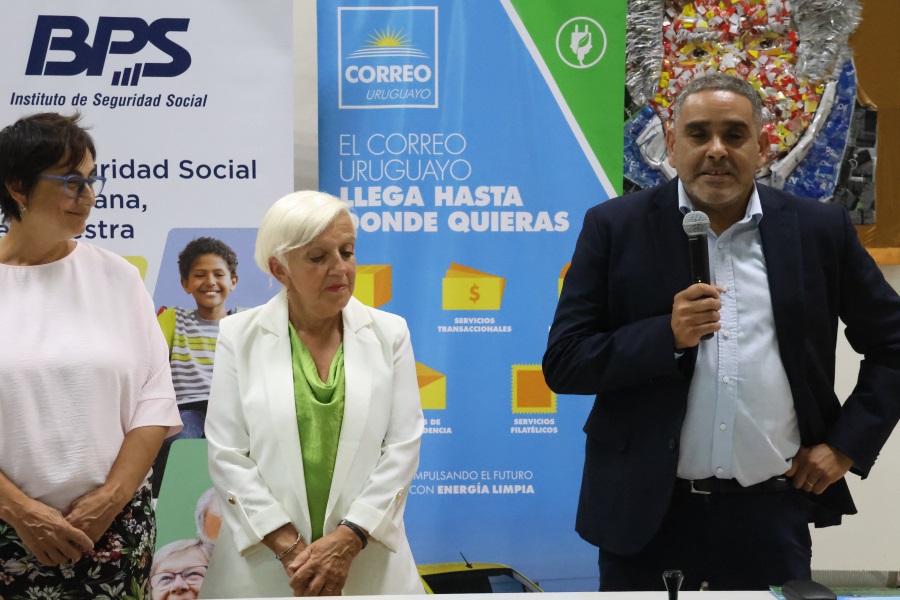 El 25 de febrero, en el Hall Central del Edificio Sede del BPS , Correo Uruguayo realizó la presentación del sello conmemorativo de la Estrategia Nacional de Salud Mental y Bienestar 2025-2030, realizado en base a la obra “La Dama Azul” del Taller Sala 12 del Hospital Vilardebó.