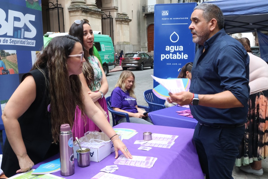 Plaza Matriz fue escenario de una jornada de encuentro con la comunidad en el marco de la conmemoración del Día Internacional de la Mujer.