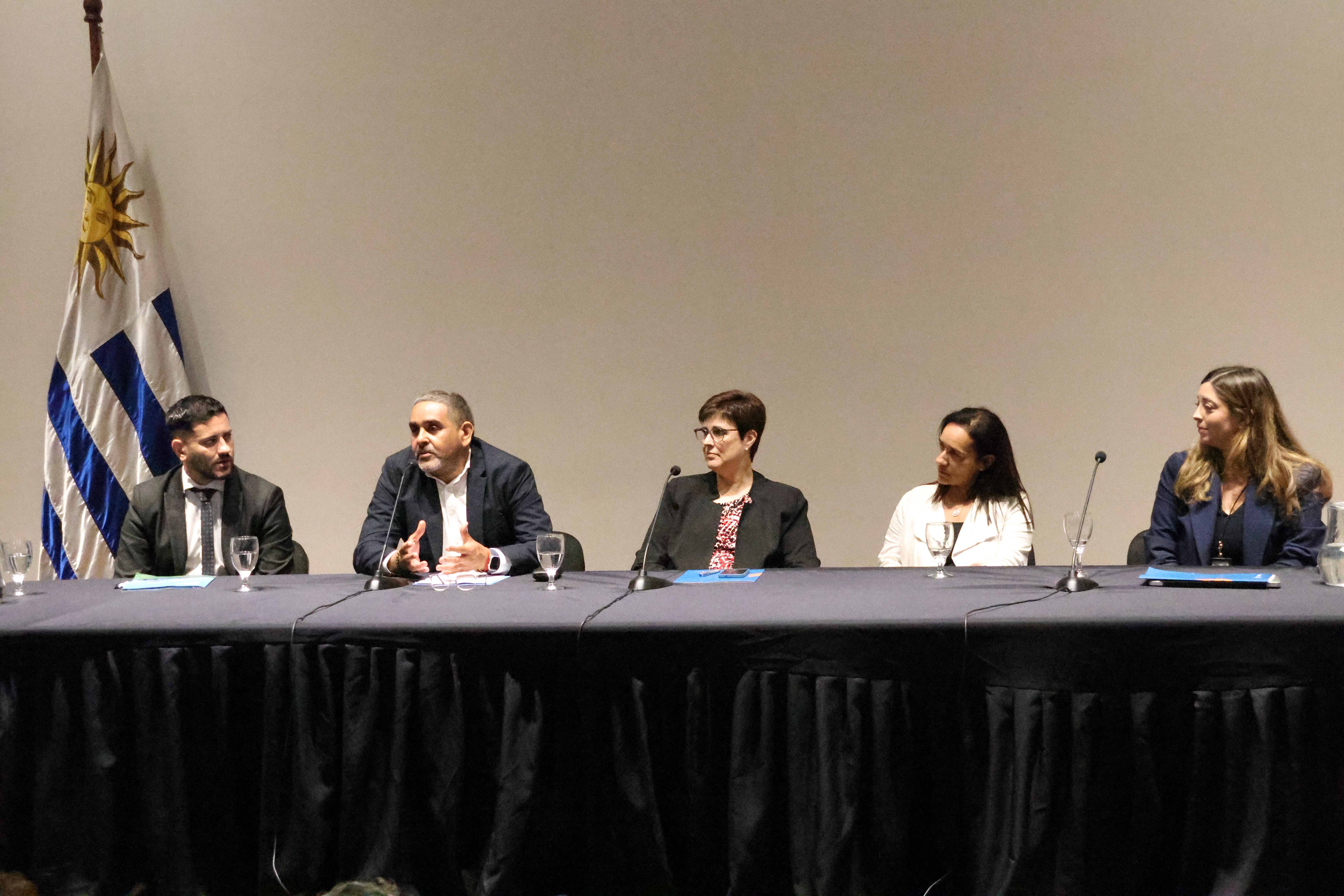 En el salón de actos de Torre Ejecutiva autoridades de Correo Uruguayo y la Agencia de Compras Estatales (ARCE) y Correo Uruguayo firmaron un acuerdo que permitirá a la ciudadanía el acceso a información así como la realización de trámites relacionados al Registro Único de Proveedores del Estado (RUPE)