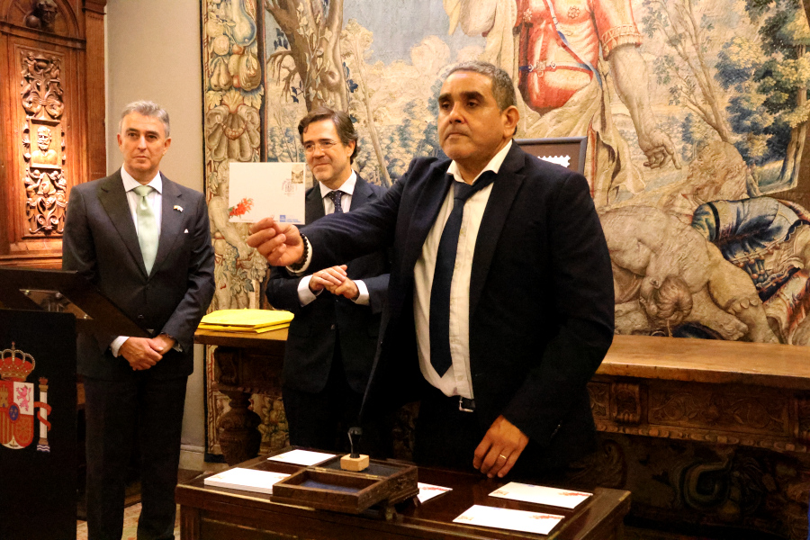 El acto de lanzamiento tuvo lugar en la Embajada de España y contó con la presencia del presidente de Correo Uruguayo Gabriel Bonfrisco, del embajador Javier Salido y del cónsul general Juan Carlos Gafo, así como personal diplomático e integrantes del Consejo de Residentes Españoles.