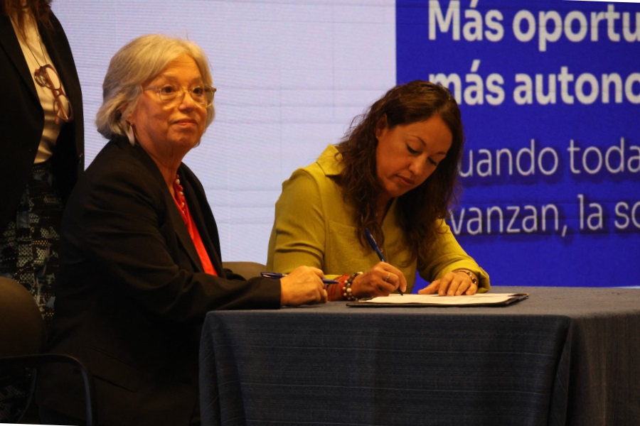 El Ministerio de Industria Energía y Minería (MIEM) realizó en la Sala Idea Vilariño del Complejo Torre de las Telecomunicaciones una actividad bajo la consigna “Más oportunidades, más autonomía económica. Cuando todas las mujeres avanzan, la sociedad avanza”.