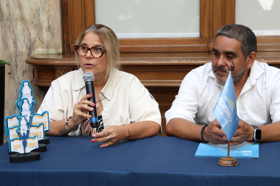 En un acto realizado en el hall del Palacio de Correos, autoridades de Correo Uruguayo hicieron entrega al proyecto Básquet para Todos de un cheque simbólico que representa la suma recaudada por la Corre Correo 2025.