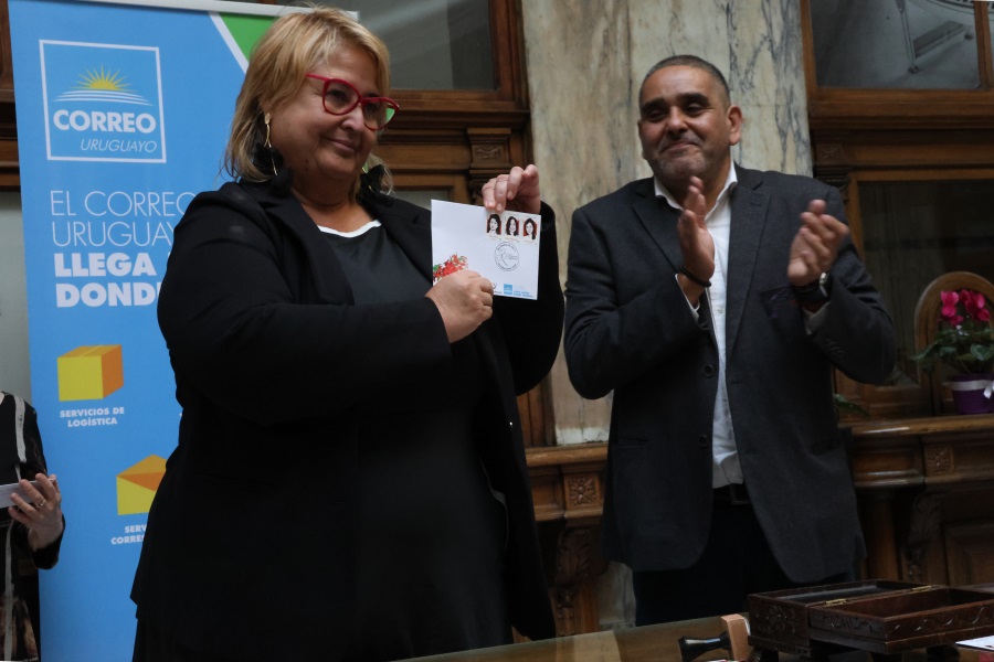 Correo Uruguayo y la Comisión Memoria Muchachas de abril realizaron el lanzamiento de tres sellos de la Serie “Mujeres Notables”, en homenaje a Diana Maidanic, Laura Raggio y Silvia Reyes, conocidas como las “Muchachas de Abril”.