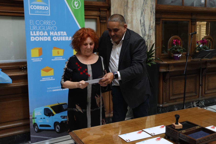 Correo Uruguayo y la Comisión Memoria Muchachas de abril realizaron el lanzamiento de tres sellos de la Serie “Mujeres Notables”, en homenaje a Diana Maidanic, Laura Raggio y Silvia Reyes, conocidas como las “Muchachas de Abril”.