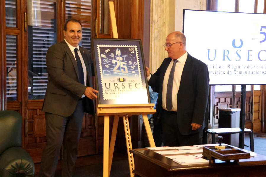Correo Uruguayo realizó el lanzamiento de un sello conmemorativo por los 25 años de la Unidad Reguladora de Servicios de Comunicaciones (URSEC)