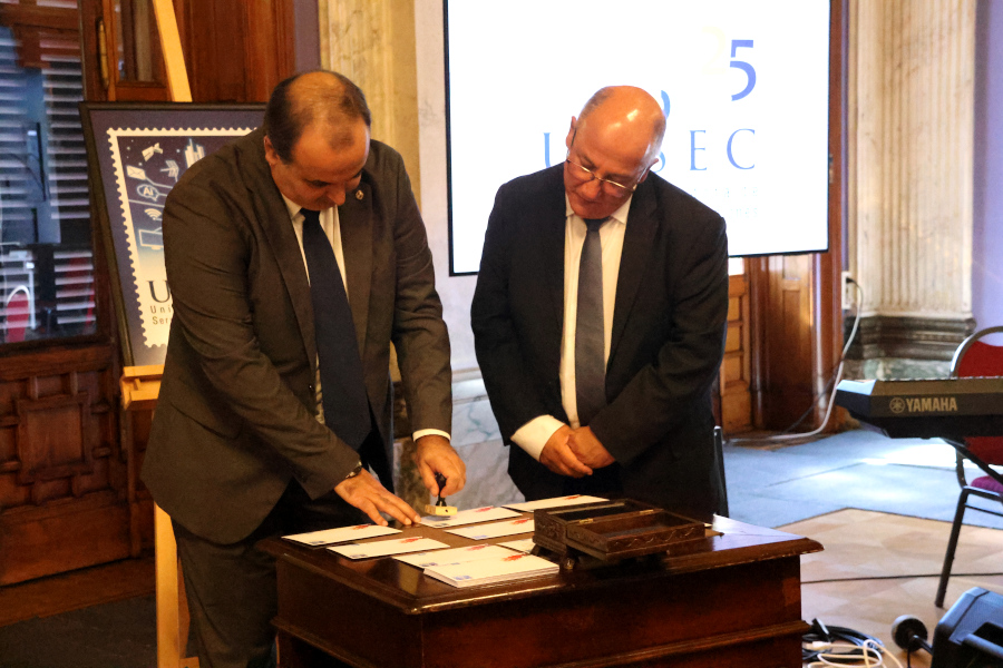 Correo Uruguayo realizó el lanzamiento de un sello conmemorativo por los 25 años de la Unidad Reguladora de Servicios de Comunicaciones (URSEC)