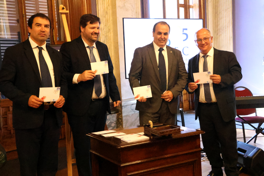 Correo Uruguayo realizó el lanzamiento de un sello conmemorativo por los 25 años de la Unidad Reguladora de Servicios de Comunicaciones (URSEC)
