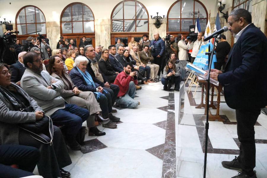 Correo Uruguayo realizó el lanzamiento de un sello conmemorativo y de una hoja filatélica en homenaje al expresidente José “Pepe” Mujica”, al cumplirse un año de su fallecimiento