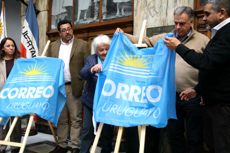 Correo Uruguayo realizó el lanzamiento de un sello conmemorativo y de una hoja filatélica en homenaje al expresidente José “Pepe” Mujica”, al cumplirse un año de su fallecimiento