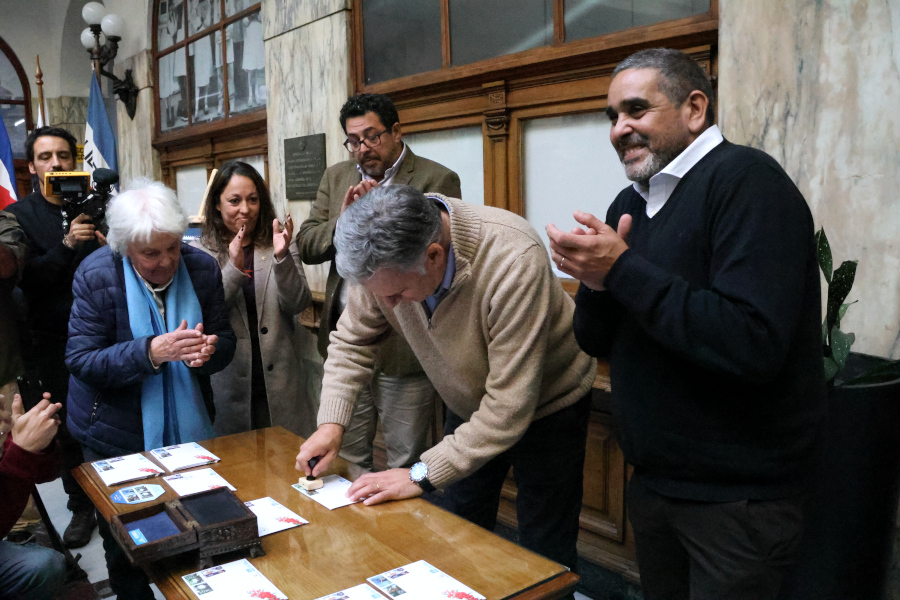 Correo Uruguayo realizó el lanzamiento de un sello conmemorativo y de una hoja filatélica en homenaje al expresidente José “Pepe” Mujica”, al cumplirse un año de su fallecimiento