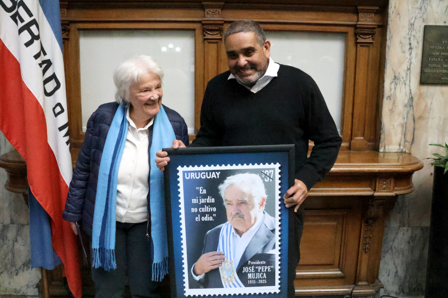 Correo Uruguayo realizó el lanzamiento de un sello conmemorativo y de una hoja filatélica en homenaje al expresidente José “Pepe” Mujica”, al cumplirse un año de su fallecimiento
