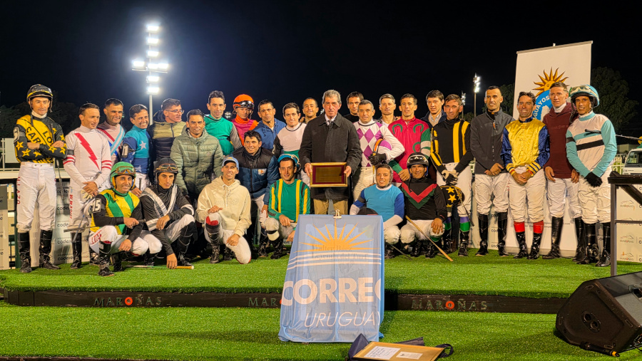 En el marco de los 60 años de trayectoria del laureado jockey Walter Báez, Correo Uruguayo realizó el lanzamiento de un sello personalizado que conmemora sus gestas deportivas.