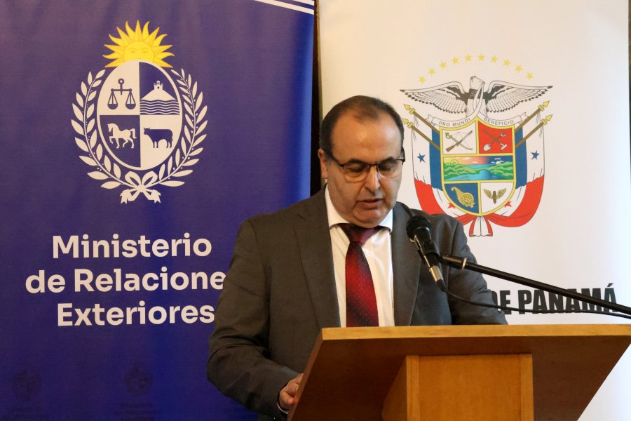 En el Ministerio de Relaciones Exteriores Correo Uruguayo realizó el lanzamiento del sello conmemorativo por el Bicentenario del Congreso Anfictiónico de Panamá