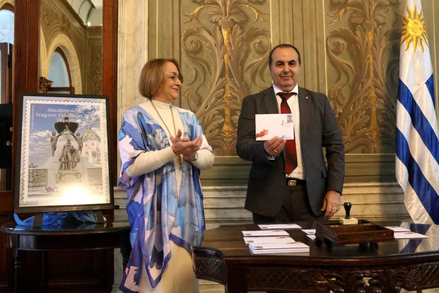 En el Ministerio de Relaciones Exteriores Correo Uruguayo realizó el lanzamiento del sello conmemorativo por el Bicentenario del Congreso Anfictiónico de Panamá