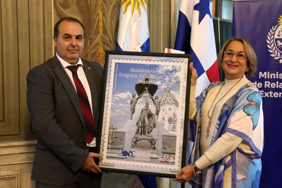 En el Ministerio de Relaciones Exteriores Correo Uruguayo realizó el lanzamiento del sello conmemorativo por el Bicentenario del Congreso Anfictiónico de Panamá