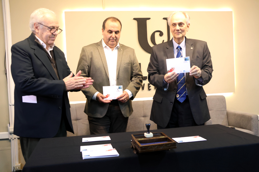 Correo Uruguayo realizó en Punta del Este el lanzamiento de un sello personalizado en conmemoración del vigésimo aniversario de la Facultad de Medicina de la Universidad CLAEH.