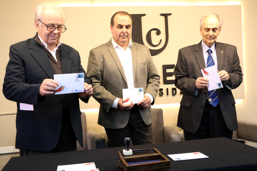 Correo Uruguayo realizó en Punta del Este el lanzamiento de un sello personalizado en conmemoración del vigésimo aniversario de la Facultad de Medicina de la Universidad CLAEH.